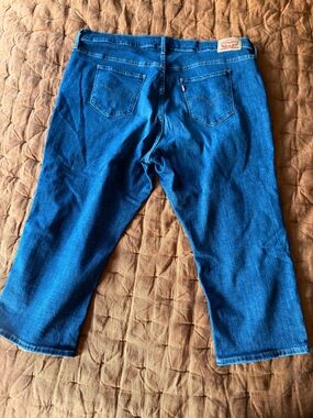 Levi's Mid Blue Skinny Capri Women's Jeans